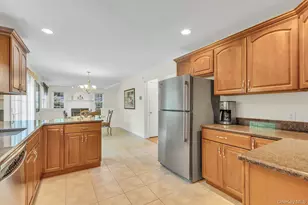 25 Middlesex Ave, Oakdale, NY 11769 - Photo 13