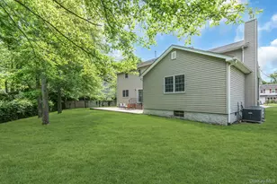 25 Middlesex Ave, Oakdale, NY 11769 - Photo 31