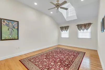 25 Middlesex Avenue, Oakdale, NY 11769 - Photo 19