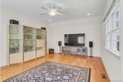 25 Middlesex Avenue, Oakdale, NY 11769 - Photo 17