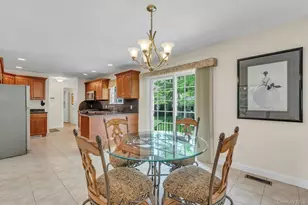 25 Middlesex Ave, Oakdale, NY 11769 - Photo 9