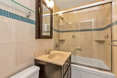 70-25 Yellowstone Boulevard #2 N, Forest Hills, NY 11375 - Photo 11