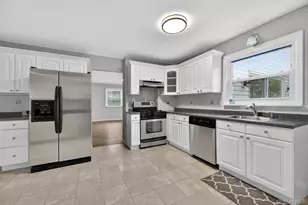 68B Graywood, Port Washington, NY 11050 - Photo 11