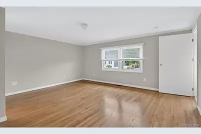 68A Graywood Road, Port Washington, NY 11050 - Photo 7