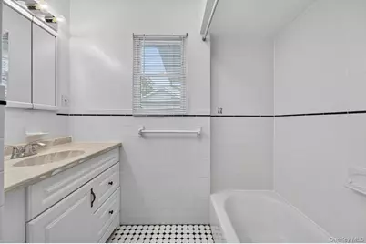 68A Graywood Road, Port Washington, NY 11050 - Photo 15