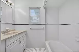 68A Graywood Rd, Port Washington, NY 11050 - Photo 15