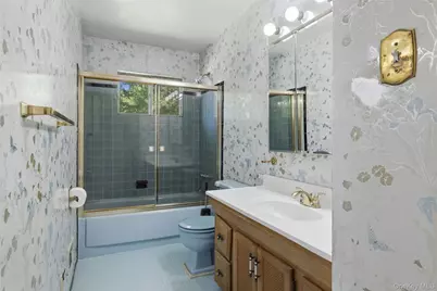 94 Babylon Avenue, West Islip, NY 11795 - Photo 13