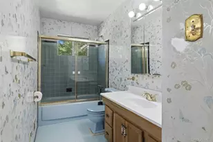 94 Babylon Ave, West Islip, NY 11795 - Photo 13