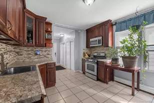 60-09 69th Pl, Maspeth, NY 11378 - Photo 9