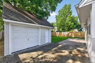 48 Locust St, Westbury, NY 11590 - Photo 21
