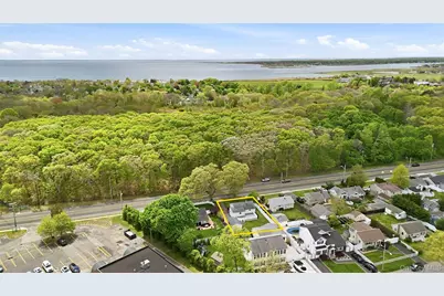 609 Montauk Highway, Oakdale, NY 11769 - Photo 19