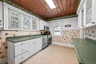 15 Maine Ave, Rockville Centre, NY 11570 - Photo 9