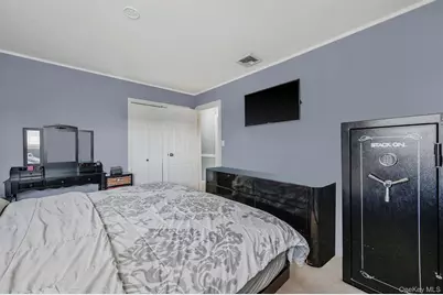 413 N Broadway, Lindenhurst, NY 11757 - Photo 13