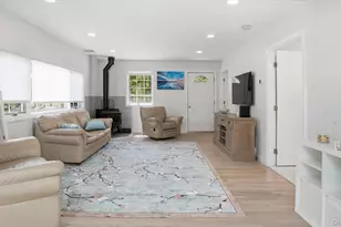 32 Red Creek Rd, Hampton Bays, NY 11946 - Photo 5