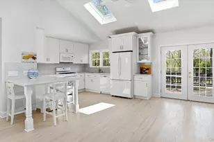 32 Red Creek Rd, Hampton Bays, NY 11946 - Photo 11