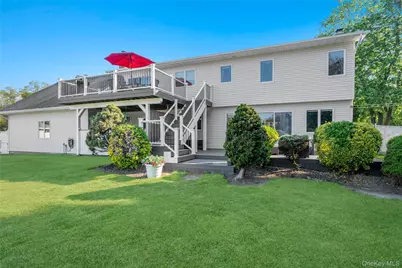 24 Biltmore Avenue Extension, Oakdale, NY 11769 - Photo 9