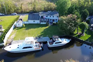 24 Biltmore Ave Ext, Oakdale, NY 11769 - Photo 19