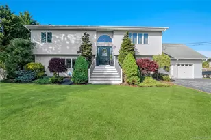 24 Biltmore Ave Ext, Oakdale, NY 11769 - Photo 9