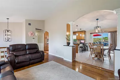24 Biltmore Avenue Extension, Oakdale, NY 11769 - Photo 27