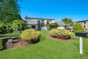 24 Biltmore Ave Ext, Oakdale, NY 11769 - Photo 3