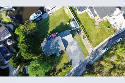 24 Biltmore Avenue Extension, Oakdale, NY 11769 - Photo 13
