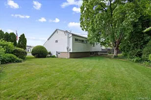 3836 Windsor Dr, Bethpage, NY 11714 - Photo 3