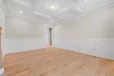 10 Lee Place, Old Bethpage, NY 11804 - Photo 9