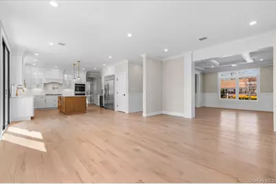 10 Lee Place, Old Bethpage, NY 11804 - Photo 21