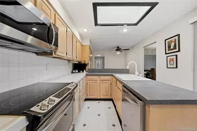 289 Central Avenue, Bohemia, NY 11716 - Photo 19