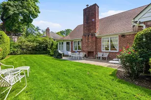 17 Glenwood Dr, Great Neck, NY 11021 - Photo 27
