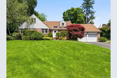 17 Glenwood Drive, Great Neck, NY 11021 - Photo 1