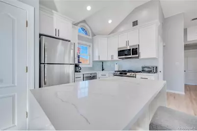 68 Brookline Avenue #Upper, Long Beach, NY 11561 - Photo 5