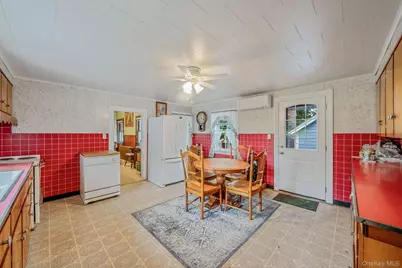 1055 Oregon Road, Mattituck, NY 11952 - Photo 7