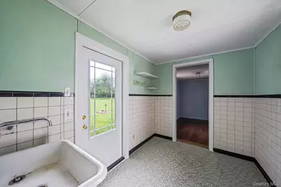 1055 Oregon Road, Mattituck, NY 11952 - Photo 11
