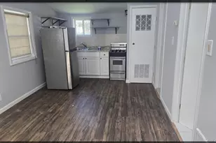 33 Hilliard Ave, Central Islip, NY 11722 - Photo 5
