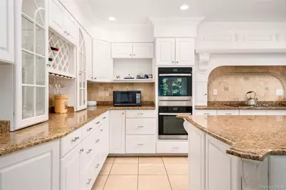 27 Bay Avenue W, Hampton Bays, NY 11946 - Photo 9