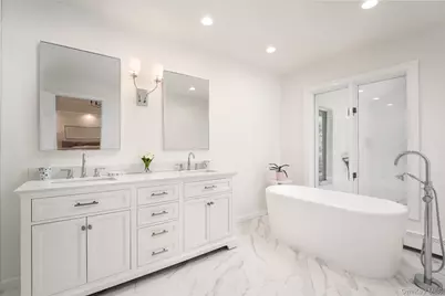 27 Bay Avenue W, Hampton Bays, NY 11946 - Photo 23