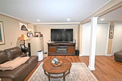 361 Travis Avenue, Elmont, NY 11003 - Photo 21
