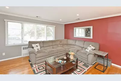 91 Pollok Place, Hicksville, NY 11801 - Photo 5