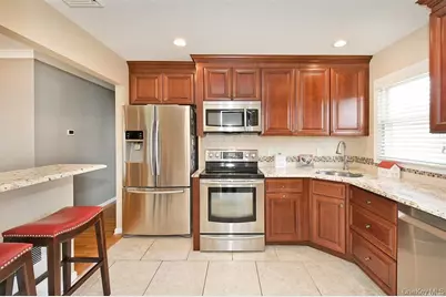 91 Pollok Place, Hicksville, NY 11801 - Photo 9