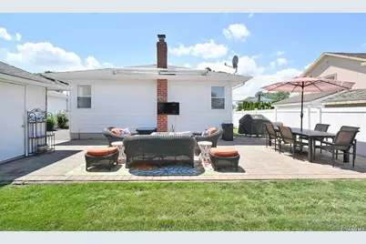 91 Pollok Place, Hicksville, NY 11801 - Photo 23