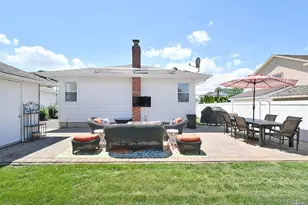 91 Pollok Pl, Hicksville, NY 11801 - Photo 23