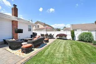91 Pollok Pl, Hicksville, NY 11801 - Photo 21