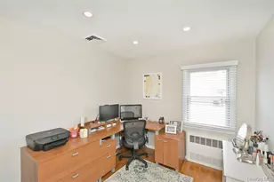 91 Pollok Pl, Hicksville, NY 11801 - Photo 11
