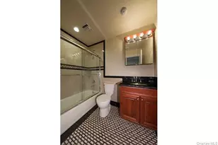 405 Townhouse Dr, Coram, NY 11727 - Photo 5