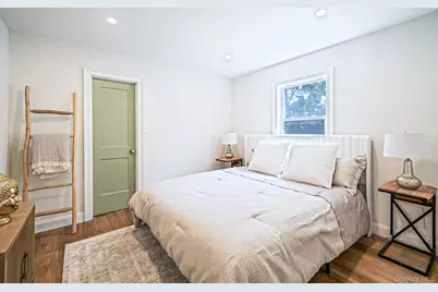 8 Wood Haven Place, East Northport, NY 11731 - Photo 13