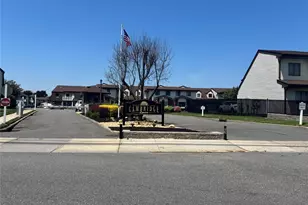 86 W Cambridge Dr W, Copiague, NY 11726 - Photo 45
