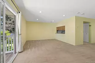 86 W Cambridge Dr W, Copiague, NY 11726 - Photo 7