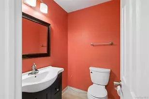 86 W Cambridge Dr W, Copiague, NY 11726 - Photo 35