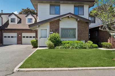 86 W Cambridge Drive W #86, Copiague, NY 11726 - Photo 1